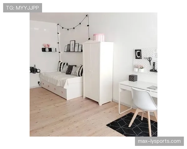 杨威家里沙发都得定制，隔壁都看不下去了这生活也太奢了吧！